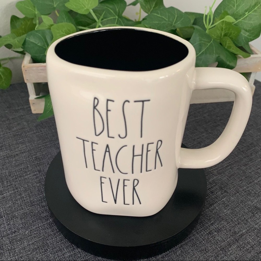 Rae Dunn ‘BEST TEACHER EVER’ Mug 🍎